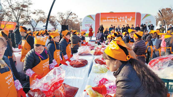 [시선집중(施善集中)] 10만 포기 김치, 사랑으로 버무려요