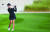 중국 여자골퍼 허무니는 외모와 실력을 두루 갖춘 LPGA의 기대주다. 지난해 12월 두바이 여자 클래식에서 샷 한 공을 바라보는 허무니. [AP=연합뉴스]