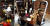 징둥의 마스코트 &#39;조이&#39;가 식당 입구에서 손님을 맞이한다(왼쪽). 로봇 종업원이 완성된 요리를 쟁반에 담아 가져왔다(가운데, 오른쪽) [사진 차이나랩]