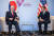아세안 정상회의 참석 중인 문재인 대통령과 마이크 펜스 미 부통령이 15일 오전(현지시간) 싱가포르 선텍(Suntec) 컨벤션 센터에서 만나 환담하고 있다. [연합뉴스]