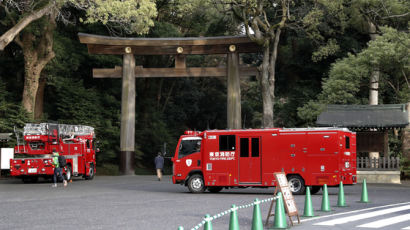 아베 총리 참배한 일본 유명 신사 메이지진구 화재