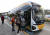 울산시 동구 대왕암공원에서 전국 최초로 시내버스 노선에 투입된 수소전기버스에 시민이 탑승하고 있다. [연합뉴스]