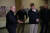 트럼프 대통령이 17일 산불 현장지휘소가 차려진 치코에서 제리 브라운 주지사의 브리핑을 듣고 있다. [로이터=연합뉴스]