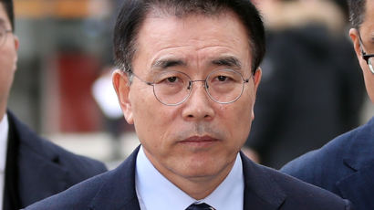 ‘신한은행 채용비리’ 조용병 회장 혐의 부인…“합격 지시 안 했다”