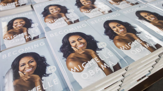 [뉴스 따라잡기]“왜 여성혐오자 뽑았냐”는 미셸 오바마, 대선주자 될까