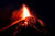 과테말라 푸에고 화산이 18일(현지시간) 용암을 분출하고 있다. 과테말라의 지질학, 화산학 연구소 (Vulcanology, Meteorology Institute)에 따르면 올해 5번째 화산 폭발이 발생했다. 푸에고 화산은 화산과 지진 활동이 활발한 환태평양조산대인 &#39;불의 고리&#39;에 속해 있으며 중미에 있는 34개 화산 가운데 왕성한 지각활동을 보이는 3개 화산 중 하나다. [EPA=연합뉴스]