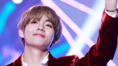 BTS V's Chinese Fans Go the Distance to Show Their Support.. in Japan??