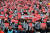 총파업에 나선 민주노총 소속 조합원들이 21일 서울 여의도 국회의사당 앞에서 집회를 갖고 있다. 김상선 기자