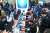 20일 서울 코엑스 인터콘티넨탈호텔에서 열린 ‘삼 성 빅스비 개발자데이’ 행사에서 개발자들이 ‘코드’ 프로그램을 체험하고 있다. [뉴스1]