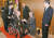 6·25전쟁 영웅으로 불리는 백선엽(예비역 대장) 장군의 99세 생일 행사가 21일 서울 용산 국방컨벤션에서 열렸다. 해리 해리스 주한 미국대사가 휠체어에 탄 백 장군에게 무릎을 꿇은 채 인사하고 있다. [뉴시스]