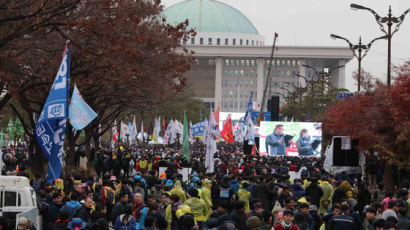[사진] “문 정부 노동정책 반대” 민주노총 총파업