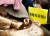 21일 서울 중학동에서 열린 제1362차 정기 수요집회에서 한 참가자가 소녀상 앞에서 피켓을 들고 있다. 정부는 이날 2015년 한일 위안부 합의로 만들어진 화해·치유 재단 해산을 공식 발표했다. [뉴시스]