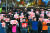 민주노총 광주본부 조합원이 21일 광주시 북구 중흥동 거리에서 총파업 대회를 열었다. 조합원들은 이날 ‘광주형 일자리’는 노동착취라며 반발했다. [뉴스1]