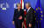 테리사 메이 영국 총리와 장클로드 융커 EU 집행위원장이 브렉시트 합의안에 대한 회견을 준비하고 있다. [로이터=연합뉴스]