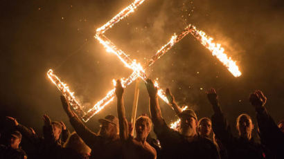 [이슈추적] 나치 게임에 히틀러 이모티콘···디지털 나치 판친다