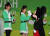 28일 오전 서울시민청에서 열린 &#39;2018 산타원정대&#39; 크리스마스 선물포장 행사에서 한국에 첫 방문한 미키마우스가 배우 신세경과 하이파이브를 하고 있다. 우상조 기자