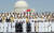 아랍에미리트(UAE)를 공식 방문한 문재인 대통령이 지난 3월 26일 오후 모하메드 빈 자이드 알 나흐얀 왕세제와 함께 한국이 건설한 바라카 원전 1호기 앞에서 기념 촬영을 하고 있다. 청와대 사진기자단