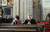  28일(현지시가) 체코 비투스 성당에서 기도하고 있는 문재인 대통령 내외.프라하=강정현 기자