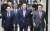 오세훈 전 서울시장(가운데)이 29일 오전 국회에서 자유한국당에 입당하기 위해 회의실로 이동하고 있다. [연합뉴스]