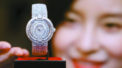 [사진] 다이아몬드 631개 박힌 16억짜리 시계