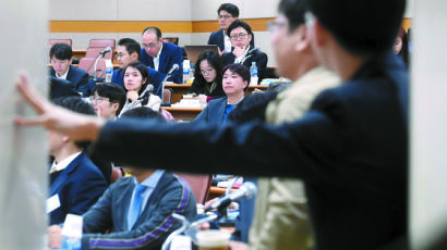 "일선 판사들 의견과 달랐다"…탄핵 찬성한 법관회의 대표 교체 주장