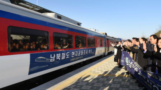 남측 열차 ‘서울↔신의주’ 이정표 달고 10년 만에 북한행