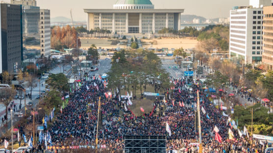 국회 앞 1만5000명 대규모 민중대회…“文정부 촛불과 멀어졌다”