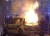 지난 1일 프랑스 파리 샹젤리제 거리에서 벌어진 유류세 인상 반대 시위가 폭력화하면서 일부 시위대가 경찰차에 불을 질러 경찰차가 불타고 있다. [AP=연합] 