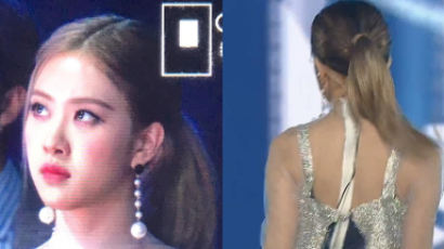 BLACKPINK ROSÉ Battles Through Wardrobe Malfunction At 2018 Melon Music Awards