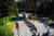  멕시코 대통령궁인 &#39;로스피노스(Los Pinos)를 구경하기 위해 시민들이 줄을 서 있다.[AP=연합뉴스]
