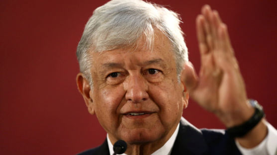 “가난한 나라에서 호화 전용기 탈 수 없어” 멕시코 대통령, 전용기 매각 