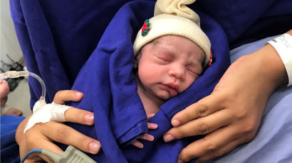 사망자 자궁 이식받은 여성, 2.5㎏ 건강한 여아 출산…세계 최초