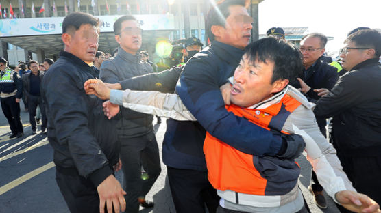 “개원 불허 공론조사 뒤집어” vs “청년 일자리 크게 늘 것”