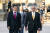 제50차 한ㆍ미안보협의회의(SCM)에 참가한 정경두 국방부 장관(왼쪽)과 제임스 매티스 미국 국방부 장관이 10월 31일(현지시간) 워싱턴DC 펜타곤에서 열린 공식 환영식장으로 걸어가고 있다. [EPA=연합뉴스]