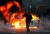 프랑스 남부 도시 마르세유에서도 8일(현지시간) 노란조끼 시위가 열렸다. 한 시위 참가자 뒤로 자동차가 불에 타고 있다. [로이터=연합뉴스]
