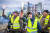 8일(현지시간) 네덜란드 남부 도시 마스트리트에서 열린 노란조끼 시위 참가자들이 폭죽을 들고 있다. [EPA=연합뉴스]