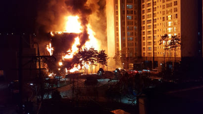 의정부시 모델하우스 화재 '10m 불기둥 치솟아' 