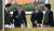 문재인 대통령(왼쪽 두 번째)이 11일 오전 충남 세종시 정부청사에서 열린 국무회의를 주재하기에 앞서 이낙연 총리와 차담을 나누고 있다. [청와대사진기자단]