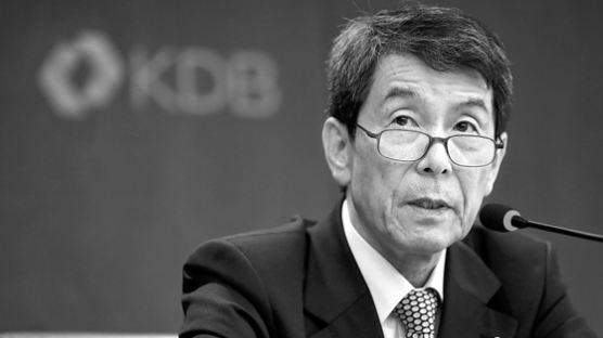 정치권·노조·지역 민심에 '흔들'…한계 달한 産銀 구조조정
