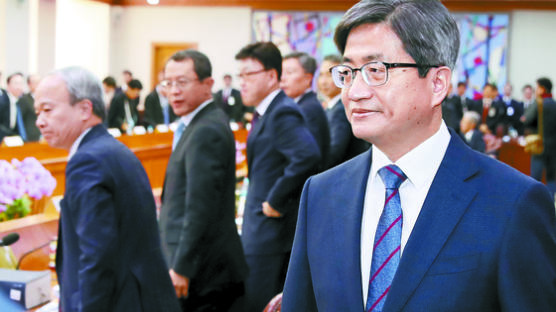 "대법원장 권한 사법행정회의로"…김명수표 사법개혁안 국회 전달