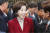 자유한국당 신임 원내대표에 당선된 나경원 의원이 11일 오후 서울 여의도 국회에서 선거가 끝난 뒤 의원들의 축하를 받고 있다. 김경록 기자