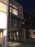 일본 나고야시의 한 인테리어 건물 3층에 소방관 진입창 표시(빨간 동그라미 안)가 붙어있다. [사진 정지은씨]