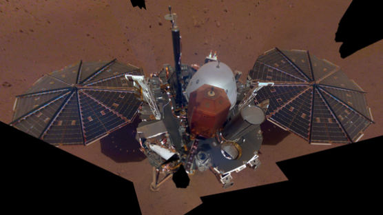 [사진 속 우주] NASA, 화성 탐사선 인사이트호 완전한 모습 공개- 누가 어떻게 찍었을까 