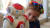 호주 애들레이드의 세인트 피터스 유치원에서 휴머노이드 &#39;에이다&#39;와 놀고 있는 어린이.