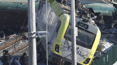 [사진] 터키 고속열차 충돌 9명 숨져