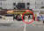 서울 서초구 대법원 앞에서 70대 한 남성이 김명수 대법원장이 타고 있는 출근차량에 화염병을 투척한 뒤 저지당하고 있다. [연합뉴스]