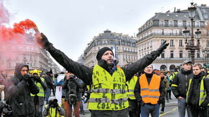 [강찬수의 에코파일] 프랑스 노란조끼 시위 뒤에는 탄소세 있었다