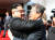 문재인 대통령과 북한 김정은 국무위원장이 지난 5월 26일 오후 판문점 북측 통일각에서 정상회담을 마친 후 헤어지며 포옹하고 있다. [사진 청와대]