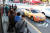택시업계 종사자들이 24시간 운행중단을 하며 파업을 실시한 18일 오전 서울(서부)역 택시승강장에서 시민들이 택시를 기다리고 있다. 장진영 기자 