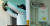 고교생 10명이 일산화탄소 중독 사고를 겪은 강릉 펜션의 난방 배관을 점검하는 모습(왼쪽). 오른쪽 사진은 경찰이 지목한 연통 연결 문제 부위 [뉴스1]